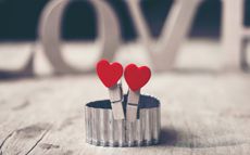 真相了，小孩子才玩暧昧，大朋友都是谈恋爱的